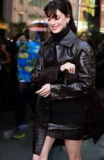 ANNE HATHAWAY Arrives at Michael Kors Show at New York Fashion Week 09/14/2022