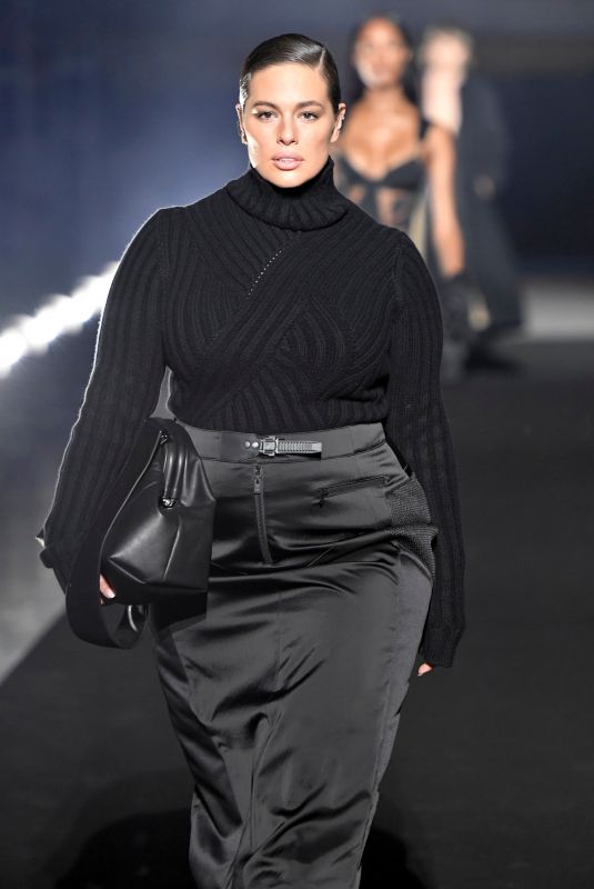 ASHLEY GRAHAM Walks Runway at Boss Ready to Wear Spring/Summer 2023 Show at Milan Fashion Week 09/22/2022