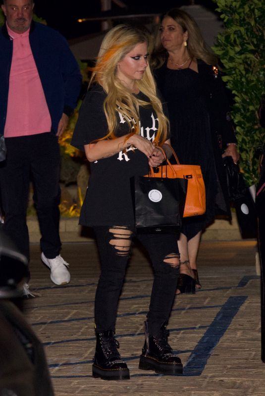 AVRIL LAVIGNE Arrives at Nobu in Malibu 09/20/2022