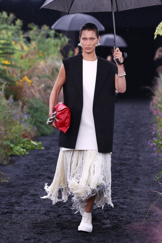 BELLA HADID Walks Runway at Jil Sander Show at Milan Fashion Week 09/24/2022