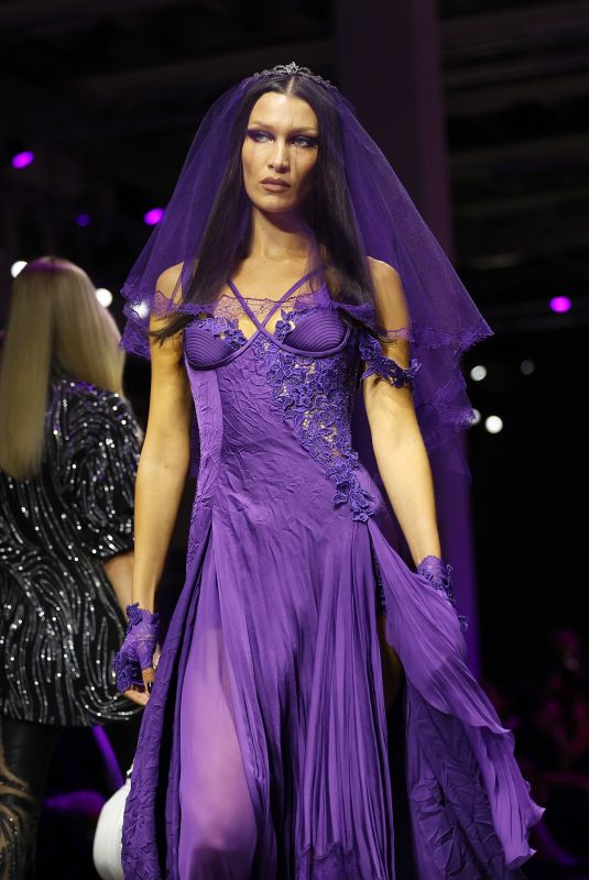 BELLA HADID Walks Runway of Versace Fashion Show at MFW in Milan 09/23/2022