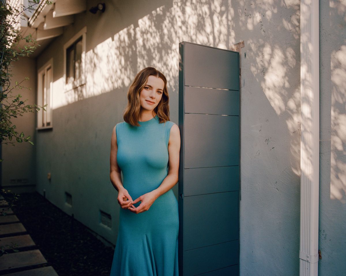 betty-gilpin-for-the-new-york-times-magazine-september-2021-hawtcelebs