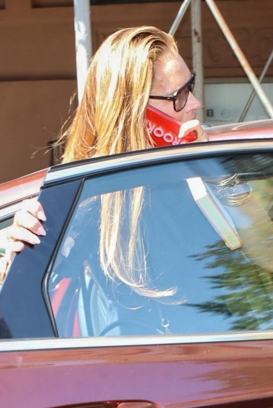 BROOKE SHIELDS Out and About in New York 09/09/2022
