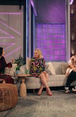 ELISABETH MOSS at Kelly Clarkson Show 09/14/2022