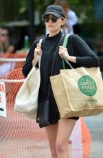 ELIZABETH OLSEN Out Shopping for Groceries in Los Angeles 09/14/2022
