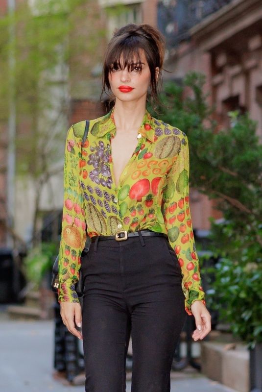 EMILY RATAJKOWSKI Heading to Her Book Signing at Barnes & Noble in New York 09/14/2022