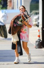 EMILY RATAJKOWSKI Moves Out of Manhattan Apartment 08/30/2022