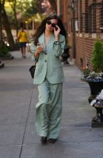 EMILY RATAJKOWSKI Out and About in New York 09/15/2022
