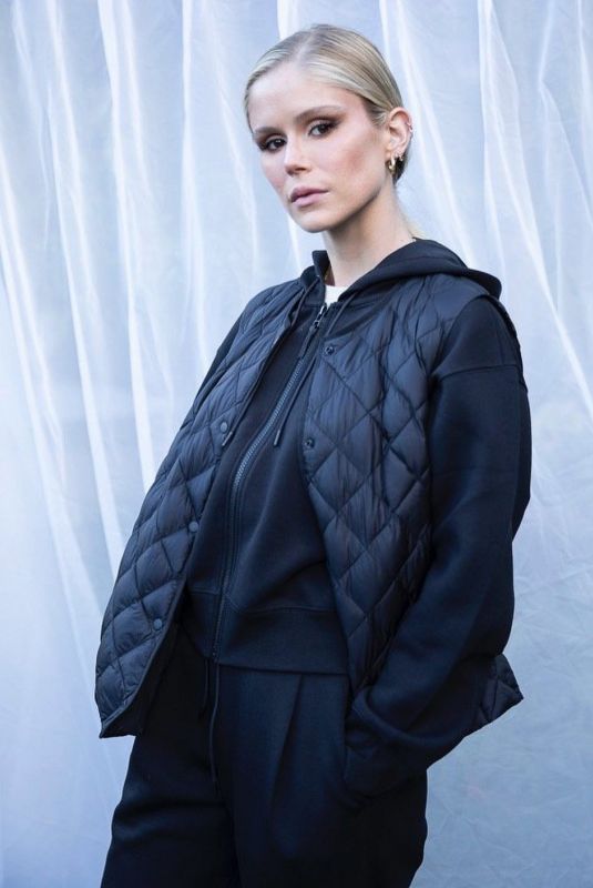 ERIN MORIARTY for Uniqlo, September 2022