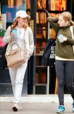 GERI HALLIWELL Out with her Daughter BLUEBELL MADONNA HALLIWELL Shopping in London 09/12/2022