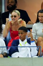 GIGI and BELLA HADID at US Open in Queens in New York 08/31/2022