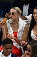 GIGI and BELLA HADID at US Open in Queens in New York 08/31/2022