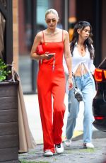 GIGI and BELLA HADID Heading to US Open in New York 08/31/2022