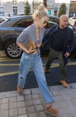 GIGI HADID Arrives at Her Hotel in Paris 09/30/2022
