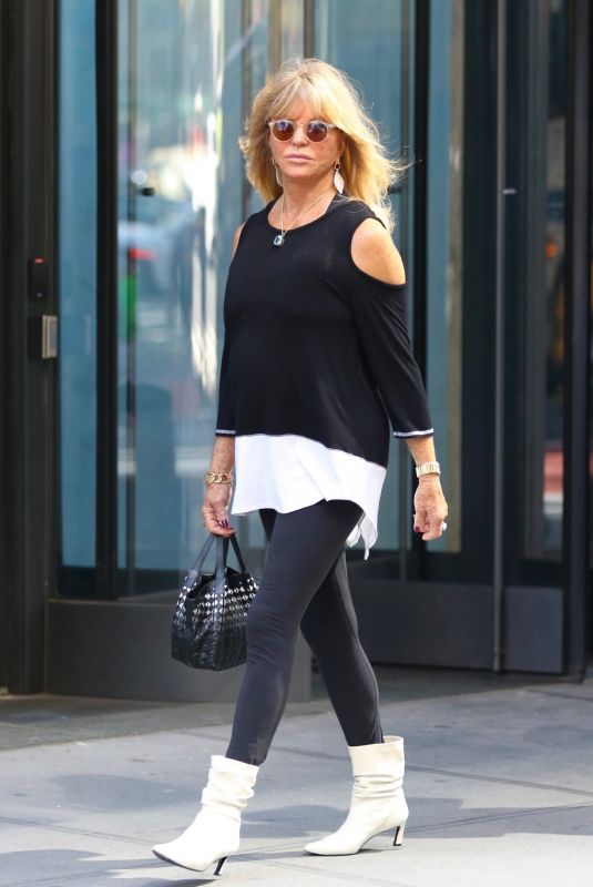 GOLDIE HAWN Out and About in New York 09/21/2022
