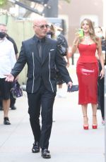 HEIDI KLUM and SOFIA VVERGARA Arrives at America
