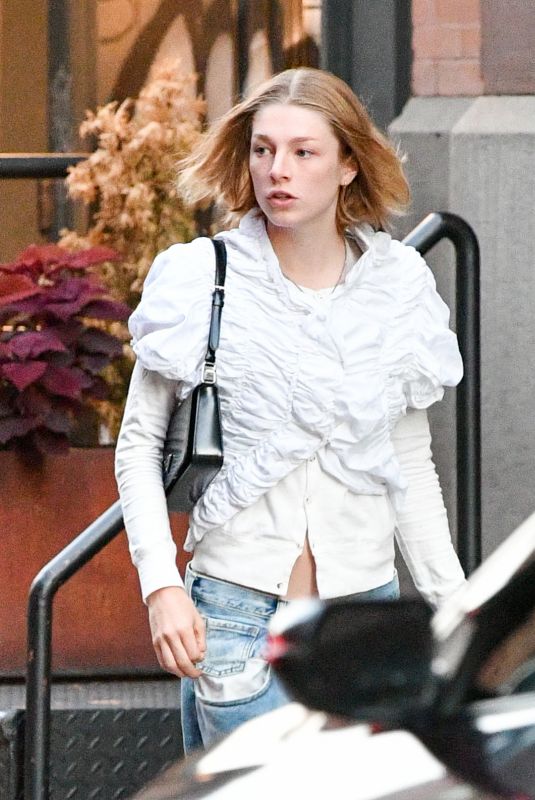 HUNTER SCHAFER Out and About in New York 09/01/2022