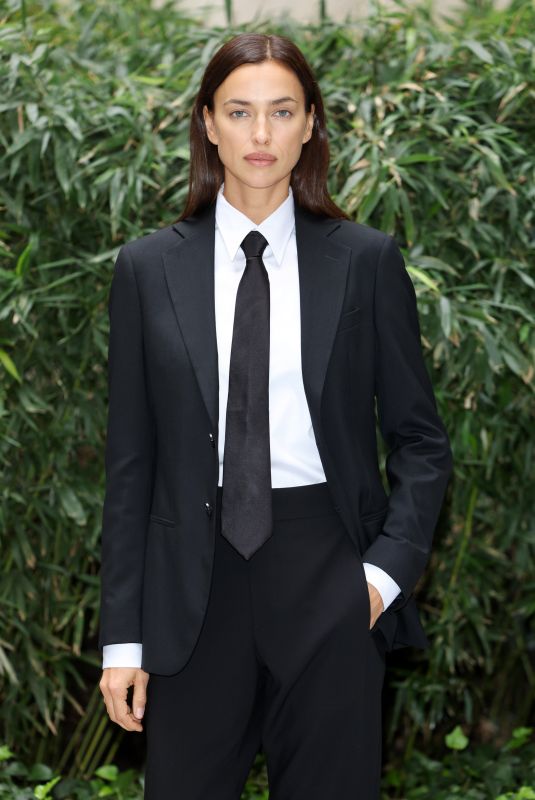 IRINA SHAYK Arrive at Giorgio Armani Show at Milan Fashion Week 09/25/2022