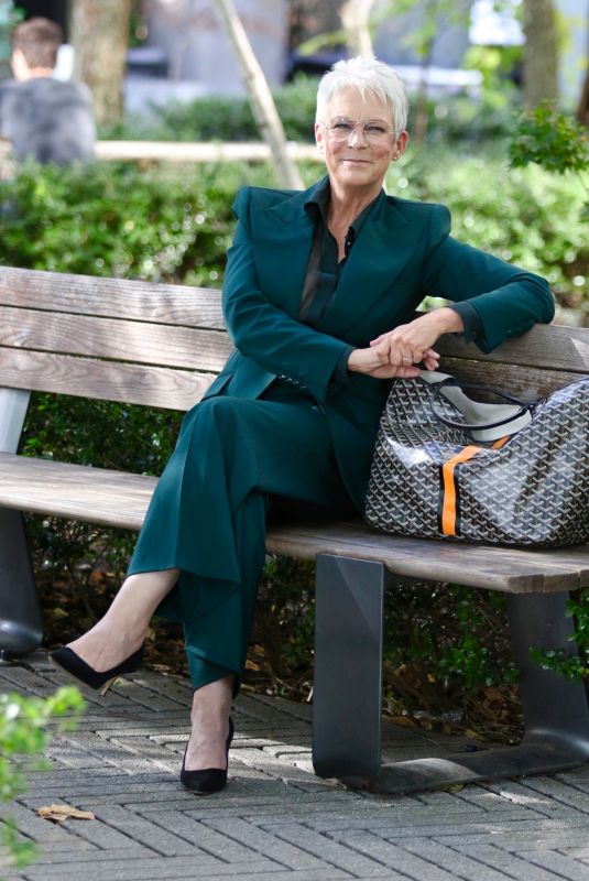 JAMIE LEE CURTIS Out and About in New York 09/21/2022