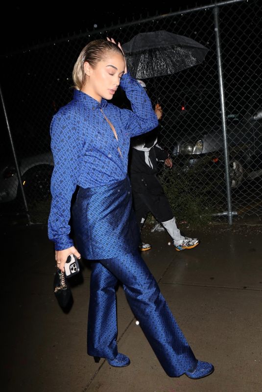 JASMINE SANDERS Leaves Tommy Hilfiger Show at New York Fashion Week 09/11/2022