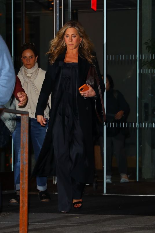 JENNIFER ANISTON Heading to the Set og The Morning Show in New York 09/29/2022