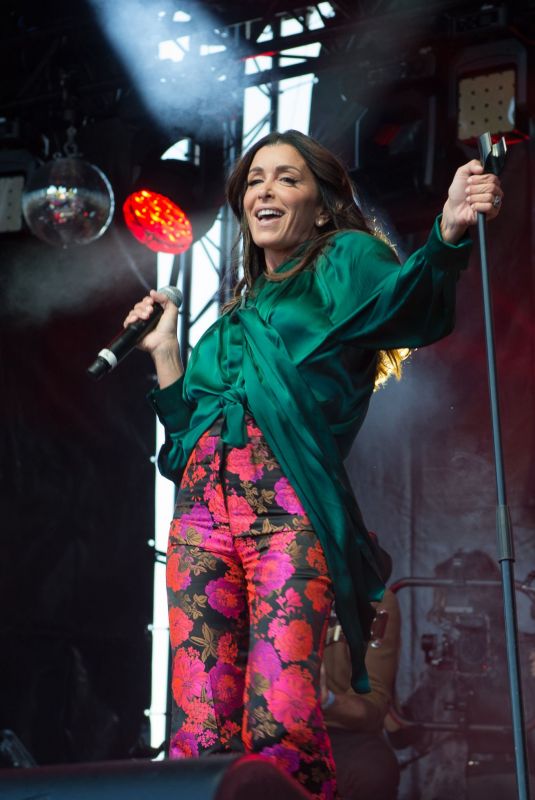 JENNIFER BARTOLI Performs at Festival Paris Paradis at Parc de la Villette 09/17/2022