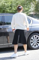 JENNIFER GARNER Drops off Her Son at School in Brentwood 09/20/2022
