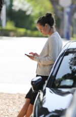 JENNIFER GARNER Drops off Her Son at School in Brentwood 09/20/2022