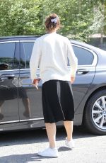 JENNIFER GARNER Drops off Her Son at School in Brentwood 09/20/2022