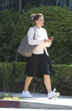 JENNIFER GARNER Drops off Her Son at School in Brentwood 09/20/2022