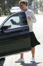 JENNIFER GARNER Drops off Her Son at School in Brentwood 09/20/2022