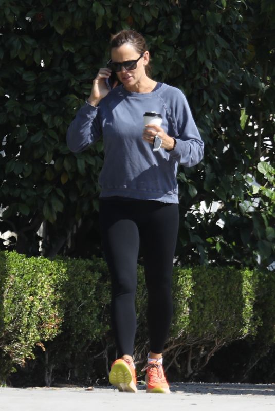 JENNIFER GARNER Out and About in Brentwood 09/12/2022