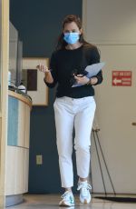 JENNIFER GARNER Out and About in Brentwood 09/16/2022