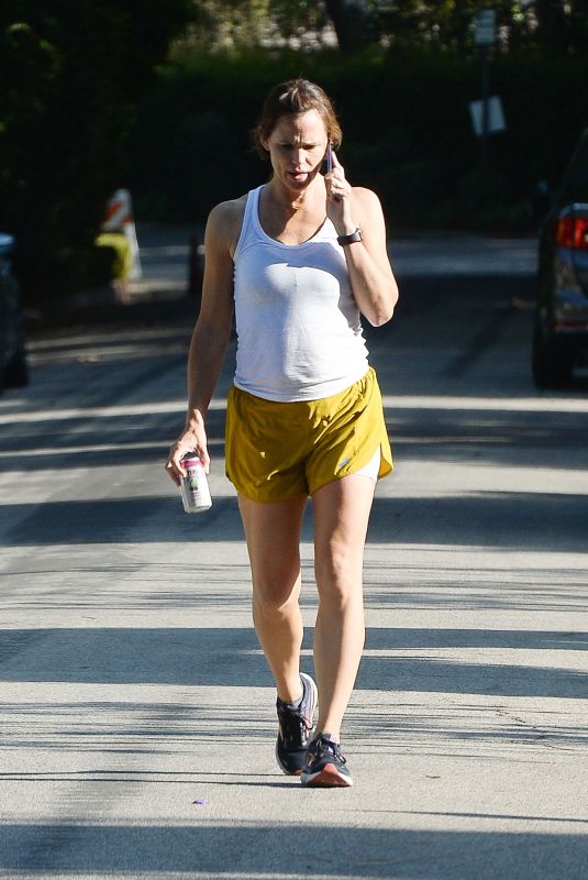 JENNIFER GARNER Out Hiking in Los Angeles 09/22/2022