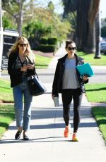 JENNIFER GARNER Out with a Friend in Santa Monica 09/19/2022