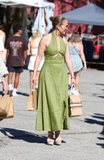 JENNIFER LOPEZ Out Shopping at Flea Market in Los Angeles 09/11/2022