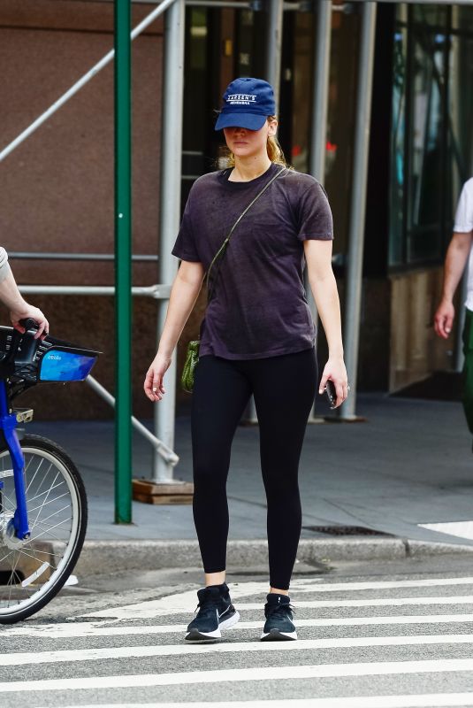 JENNIFR LAWRENCE Out and About in New York 09/18/2022