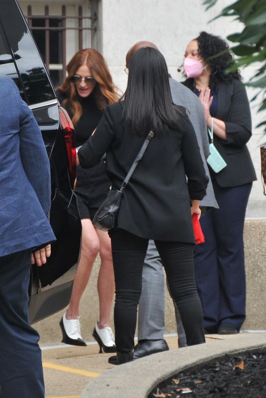 JULIA ROBERTS Arrives at an Event at Constitution Hall in Washington DC 09/25/2022