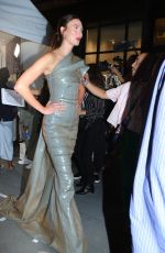 KARLIE KLOSS Arrives at Vogue Runway Show in New York 09/12/2022