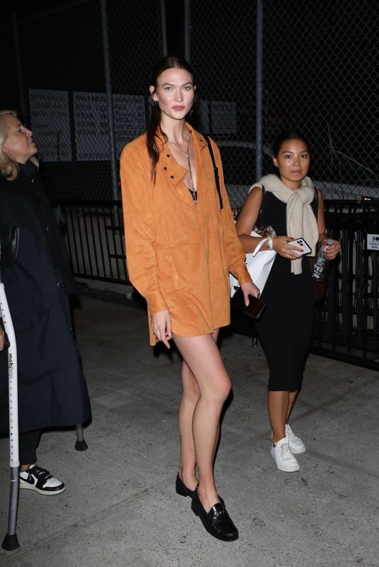 KARLIE KLOSS Leaves Vogue Runway Show at New York Fashion Week 09/12/2022