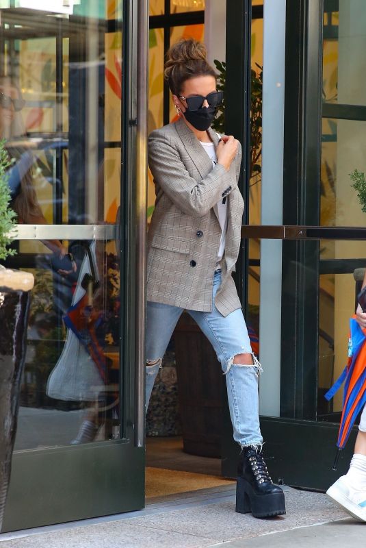 KATE BECKINSALE Out and About in New York 09/09/2022