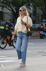 KATE HUDSON Out and About in New York 08/31/2022