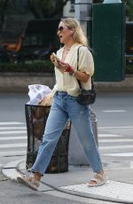 KATE HUDSON Out and About in New York 08/31/2022