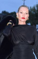 KATE MOSS Arrives at Saint Laurent Show at Paris Fashion Week 09/27/2022