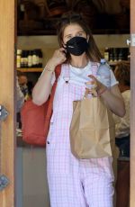 KATHERINE SCHWARZENEGGER at Gourmet Market Pierre Lafond in Montecito 08/31/2022