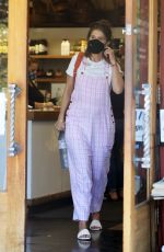 KATHERINE SCHWARZENEGGER at Gourmet Market Pierre Lafond in Montecito 08/31/2022