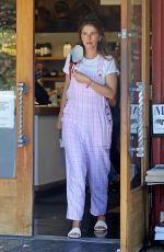 KATHERINE SCHWARZENEGGER at Gourmet Market Pierre Lafond in Montecito 08/31/2022