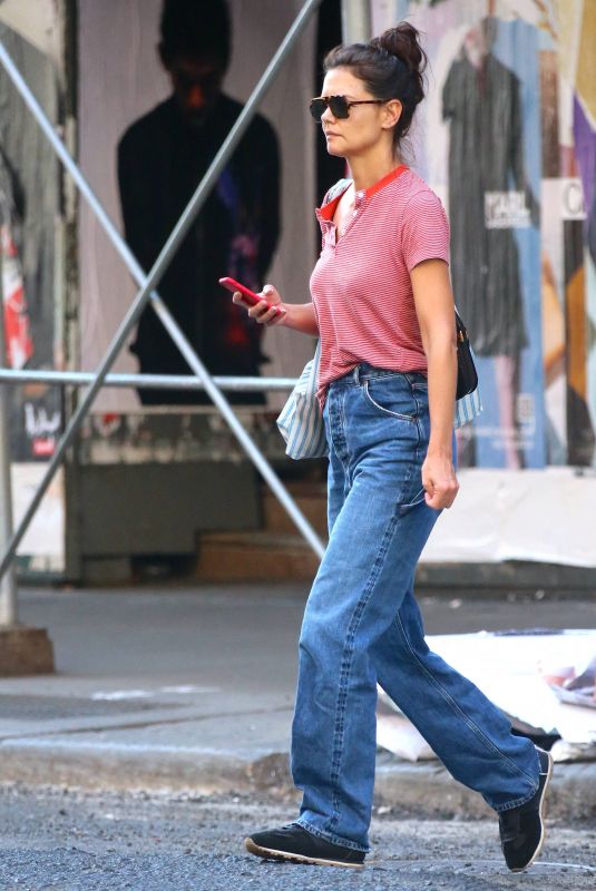 KATIE HOLMES Out on Broadway in New York 09/21/2022