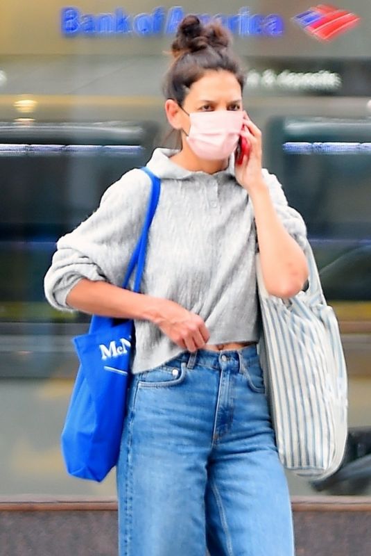 KATIE HOLMES Wearing a Face Mask Out in New York 09/13/2022