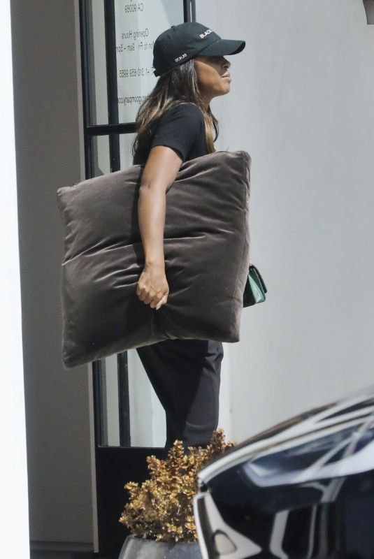 KELLY ROWLAND Out Shopping in West Hollywood 09/16/2022